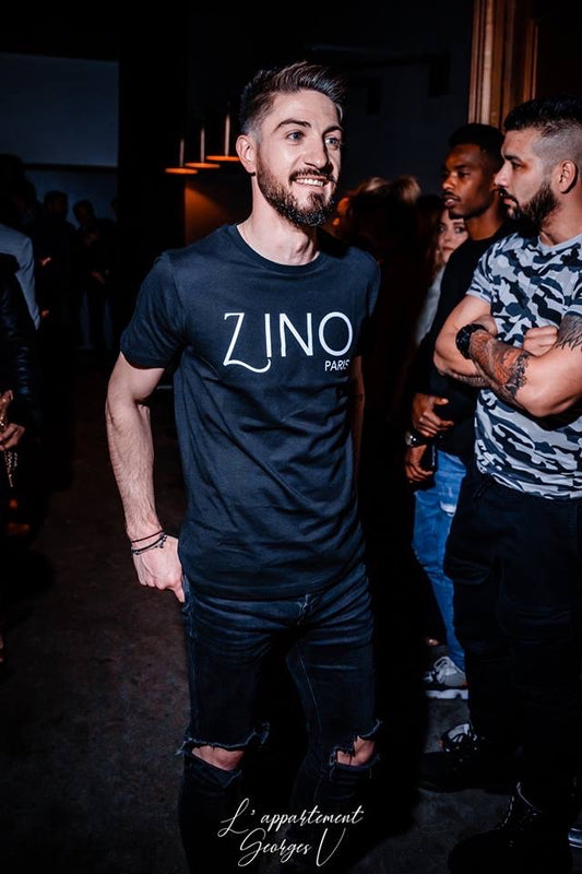 Schwarzes T-Shirt mit ZINO-Logo